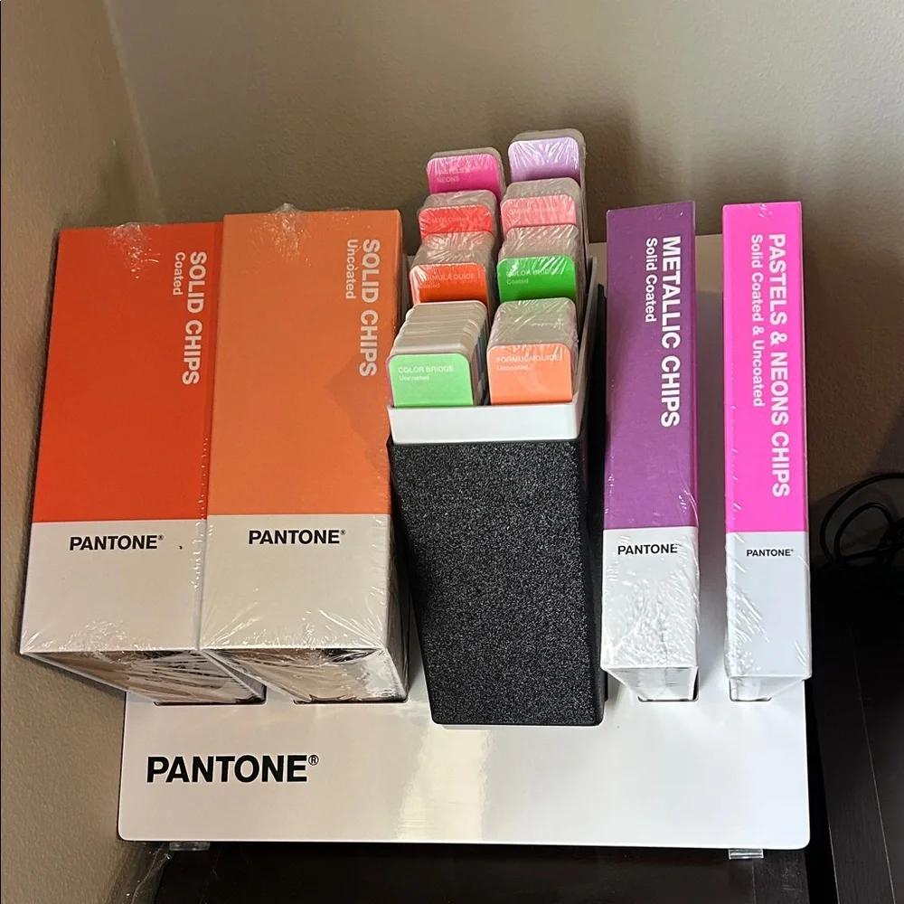 PANTONE Reference Librar;The Comprehensive Color Library for Graphics and Print